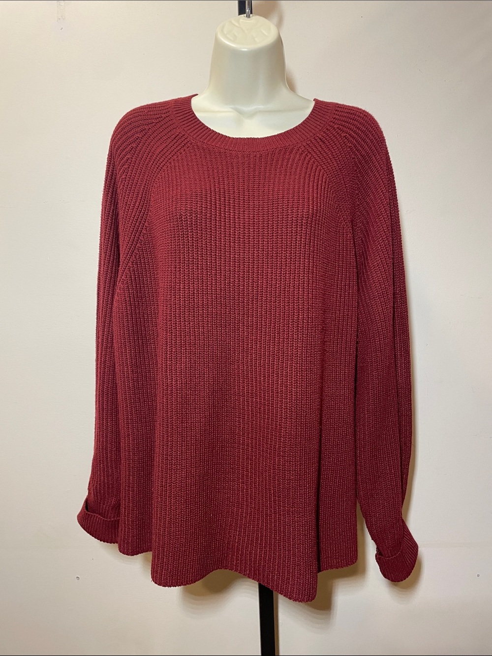 Jessica Simpson Ribbed Crewneck Sweater in Burgundy